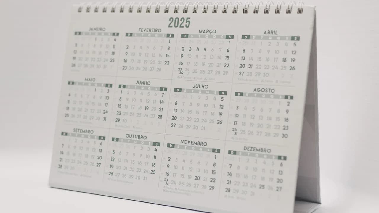 A minimalist desk calendar